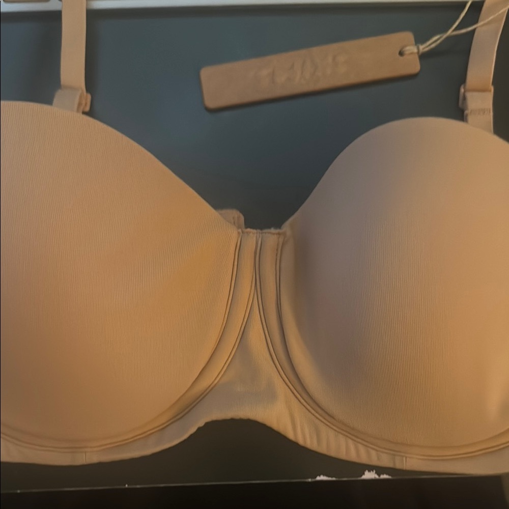 Skims Fits Everybody strapless bra Clay